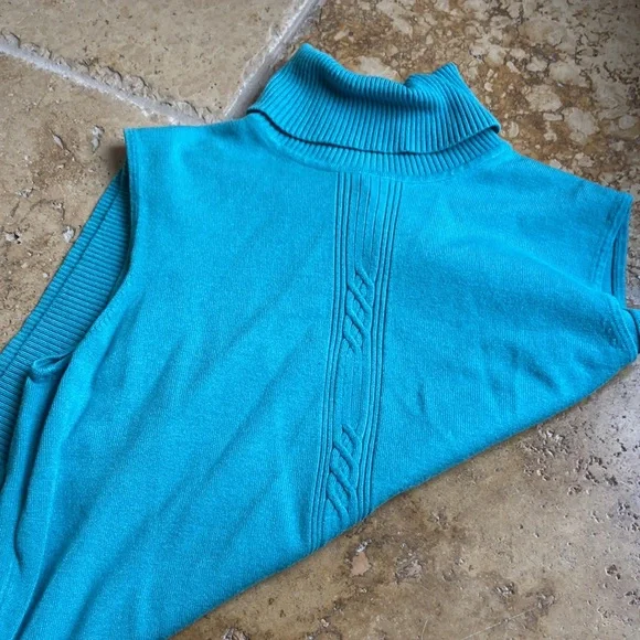 Nonveanx teal sleeveless turtleneck Great condition - Picture 8 of 10